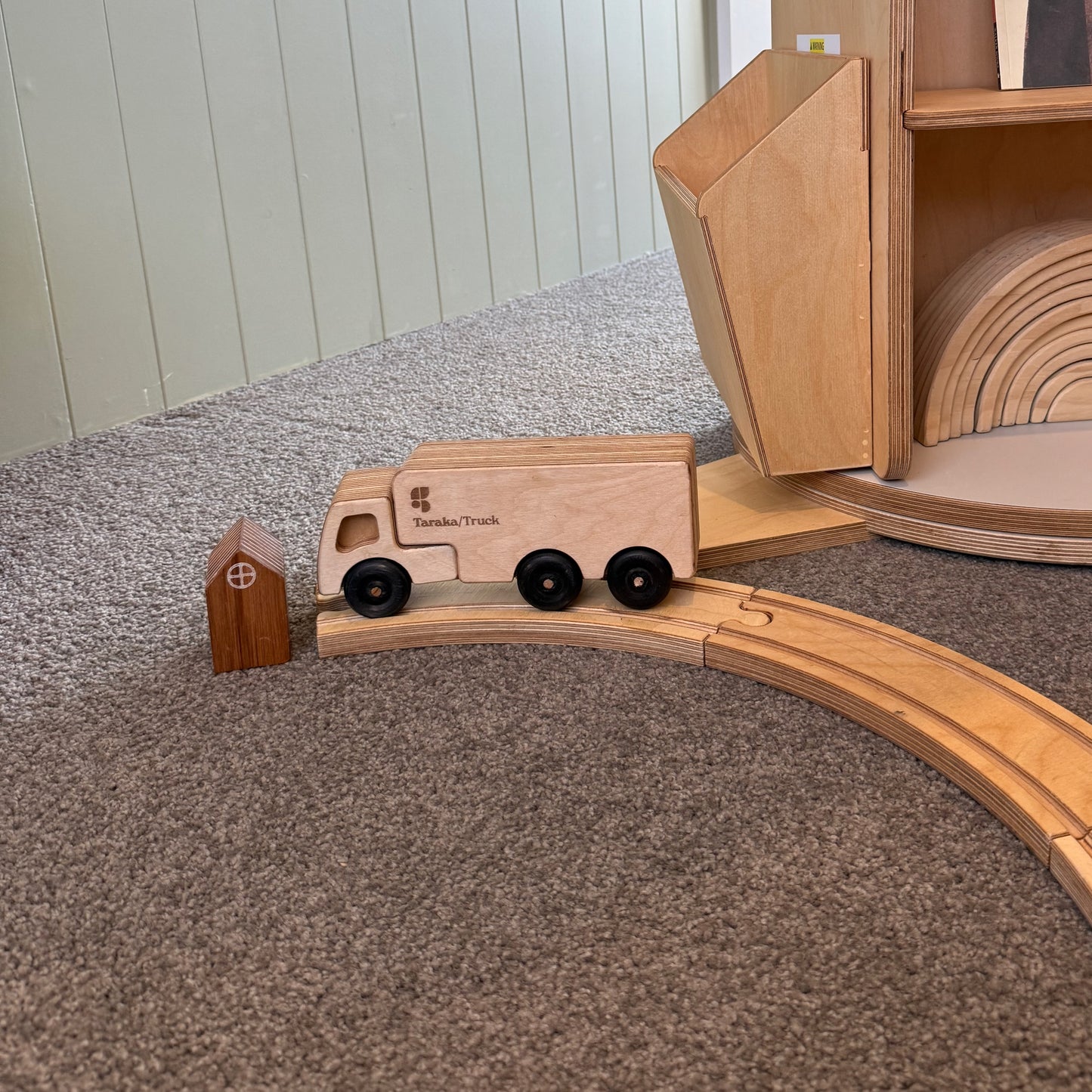 Open Roads Wooden Vehicle with Detachable Trailer